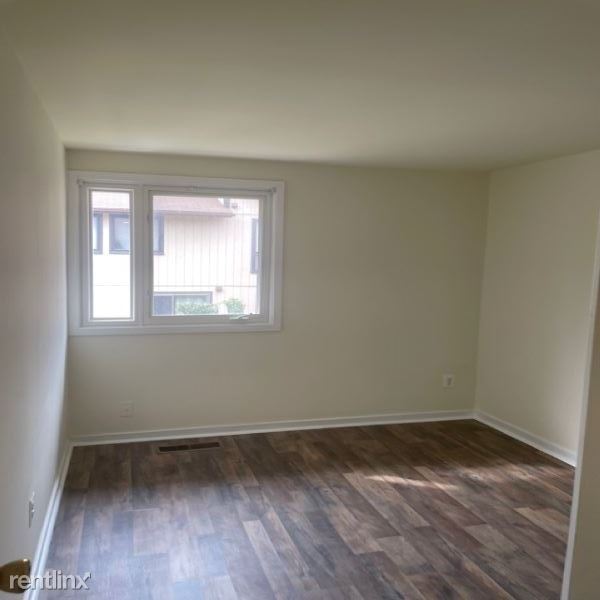 Foto del edificio - 2 br, 1.5 bath Townhome - 424 West Ct