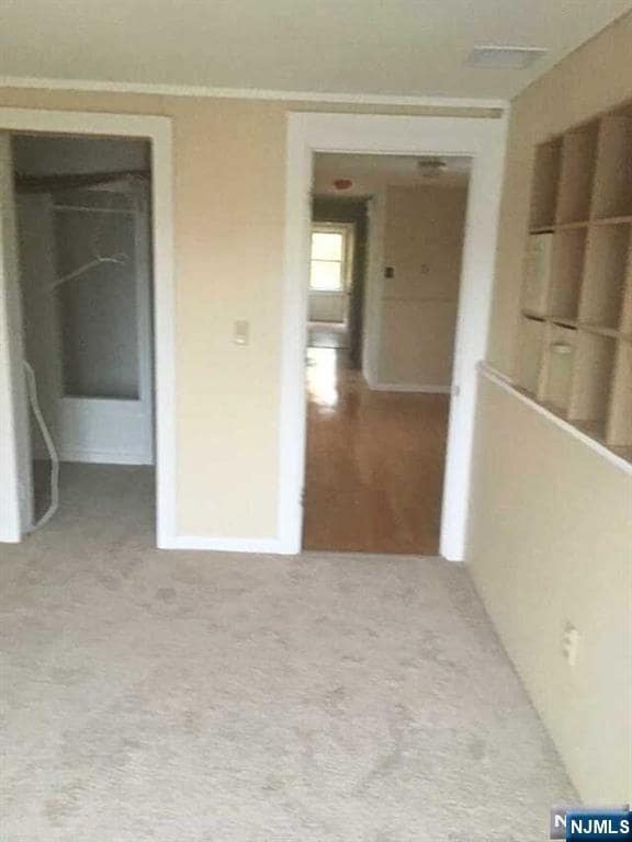 Foto del edificio - 24 Hackett Pl