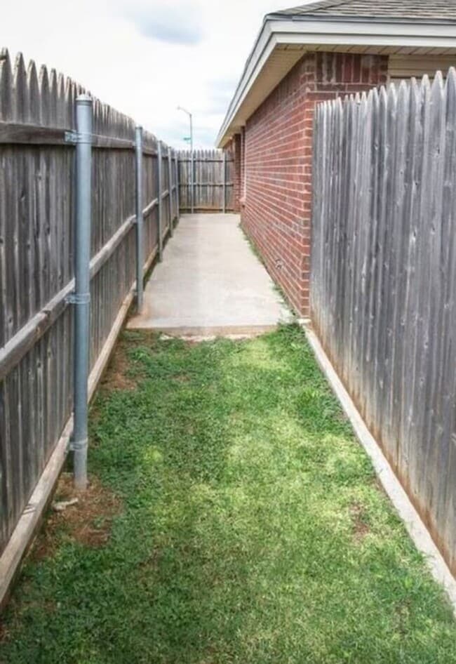 Foto del edificio - Available June 2026! 3 bed 3 bath 2 car garage