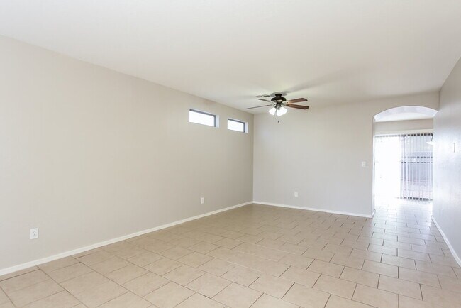 Foto del edificio - 12433 W Larkspur Rd