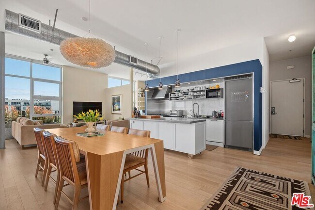 Building Photo - 4080 Glencoe Ave