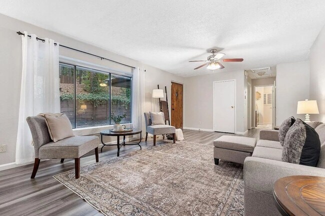 Foto del edificio - 358 Alpine Dr