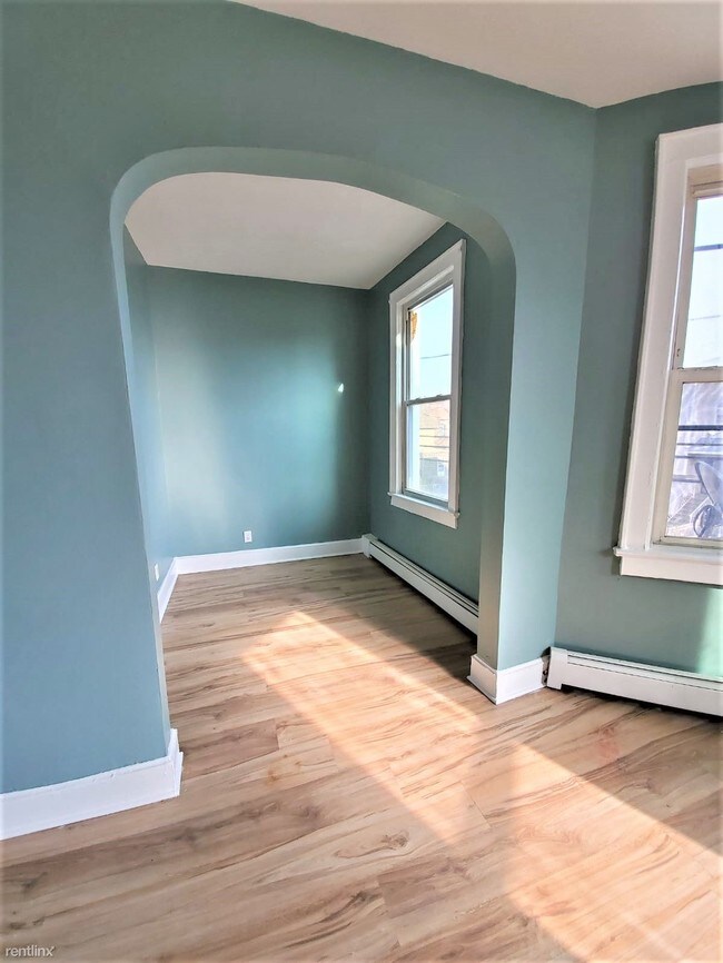 Building Photo - 3 br, 1 bath  - 719 S 14th St Apt 2