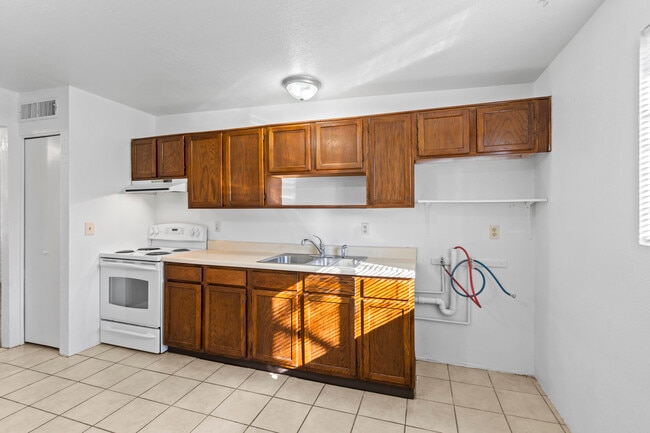 Building Photo - 4535 E Bellevue St