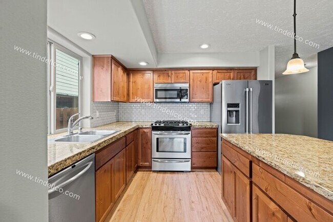 Building Photo - Spacious 3BR, 2.5BA Townhome Just Minutes ...