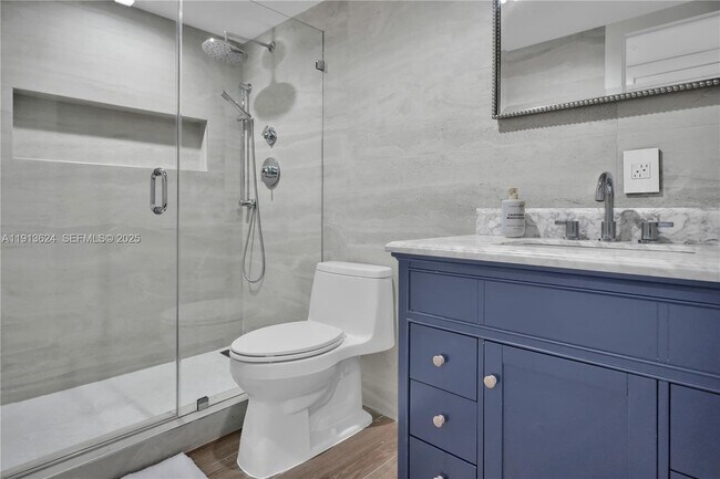 Foto del edificio - 5555 Collins Ave