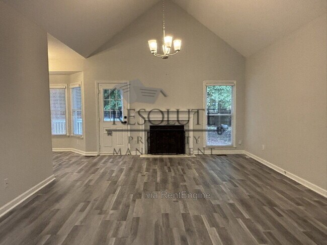 Foto del edificio - 100 Woodbend Ct