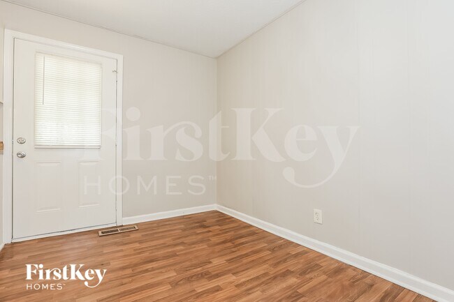 Foto del edificio - 4971 Oakdale Dr