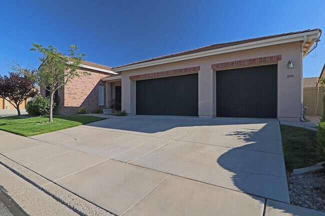 Building Photo - 1692 Broadstone Way