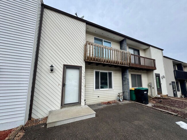 Building Photo - Charming 2 Bed 1.5 Bath in Gibsonia!