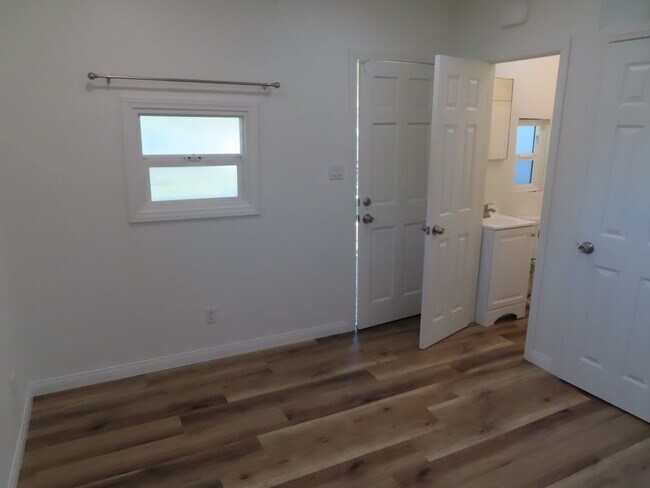 Foto del edificio - 33RD PL (4312)