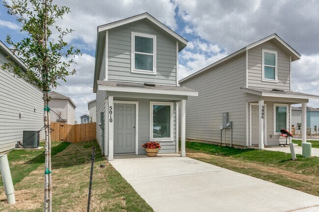 Foto del edificio - Brand-New 2BR Home w/ Loft, Private Yard & Internet Included Near Randolph AFB