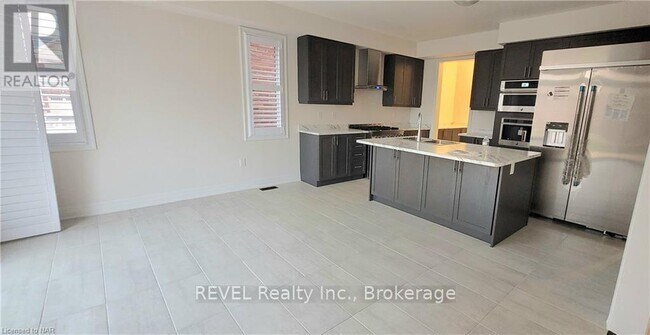 Building Photo - 9275 White Oak Ave