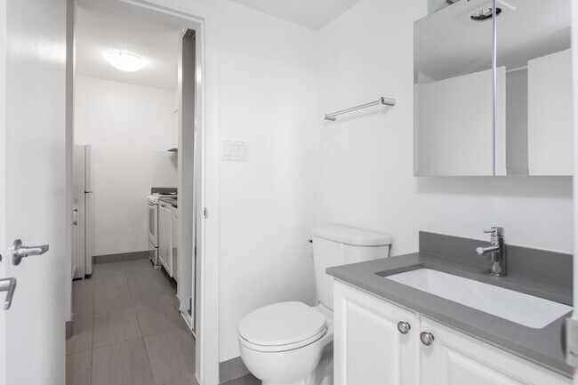 Building Photo - Hendry House