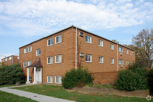 Building Photo - Livingston Manor