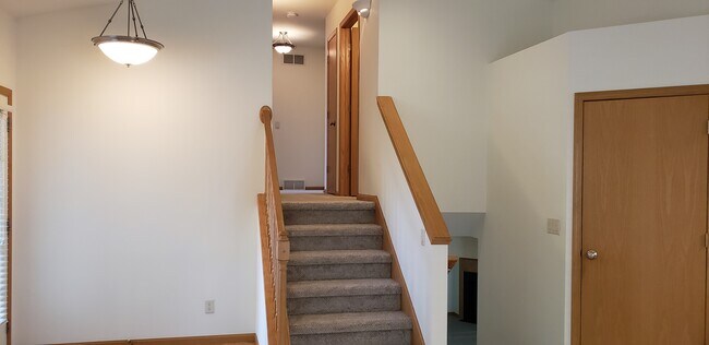 Building Photo - 106 Maria Ln
