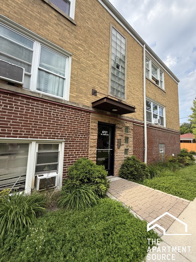 Building Photo - 6721 N California Ave