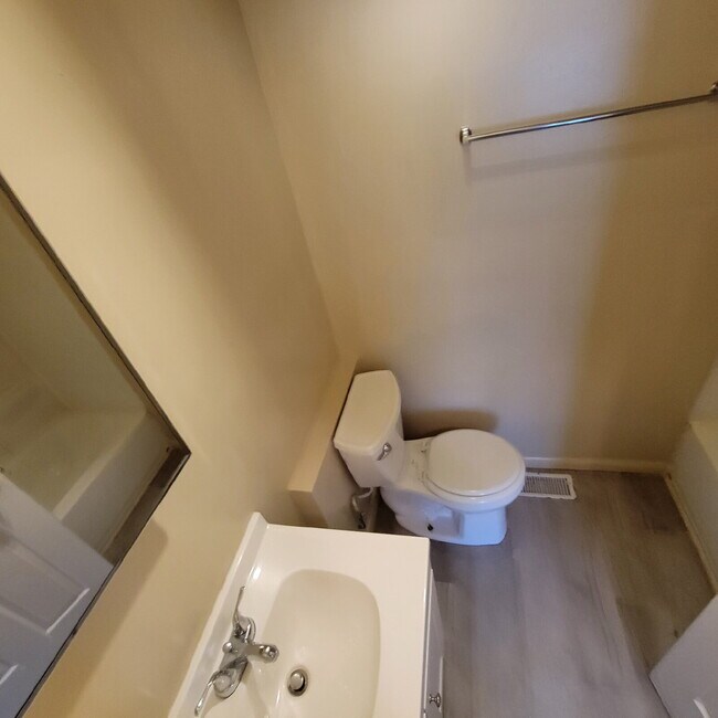 Foto del edificio - 4BR/1.5BATH House near Fairgrounds!