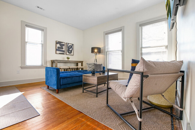 Foto del edificio - 1848 E 89th St