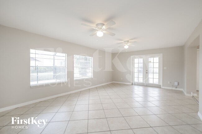 Building Photo - 1505 NE 10th Ln