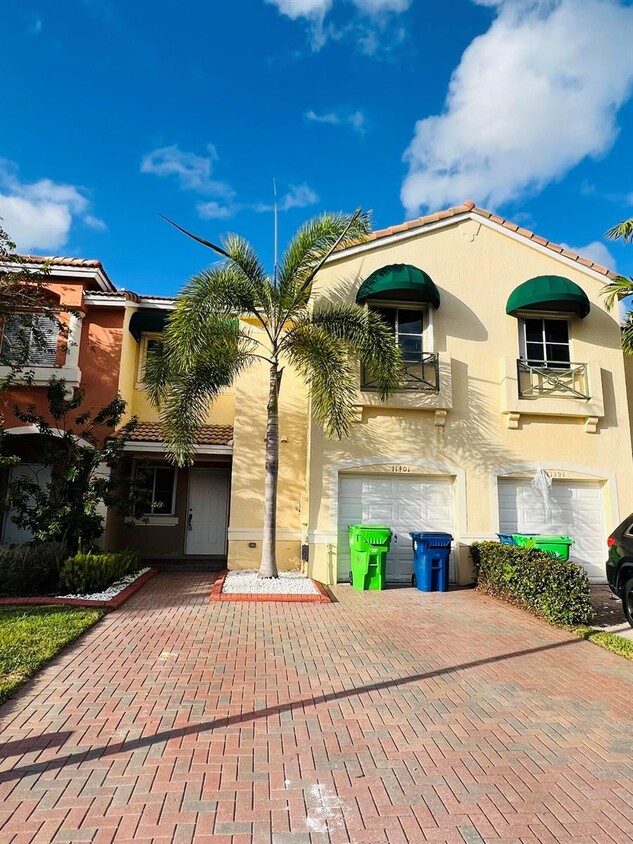 Foto principal - 11401 NW 33rd St