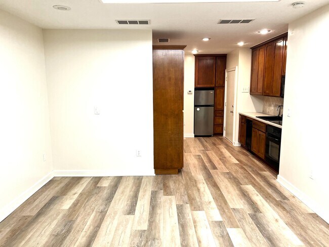 Building Photo - 2930 Ravines Rd
