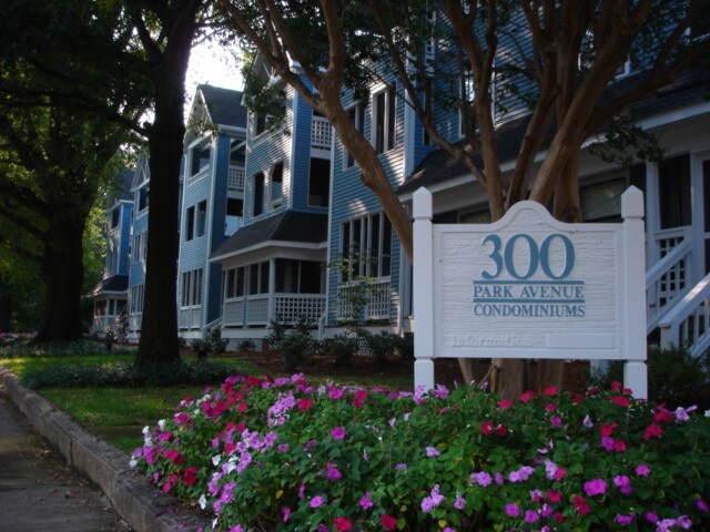 Primary Photo - 300 E Park Ave