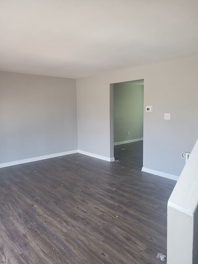 Foto del edificio - 3 bedroom duplex in Penn Hills with drivew...
