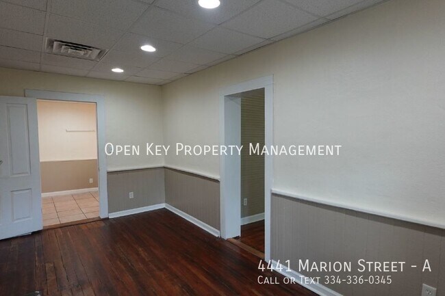 Building Photo - Spacious and Charming 1/1 Apartment in Mar...