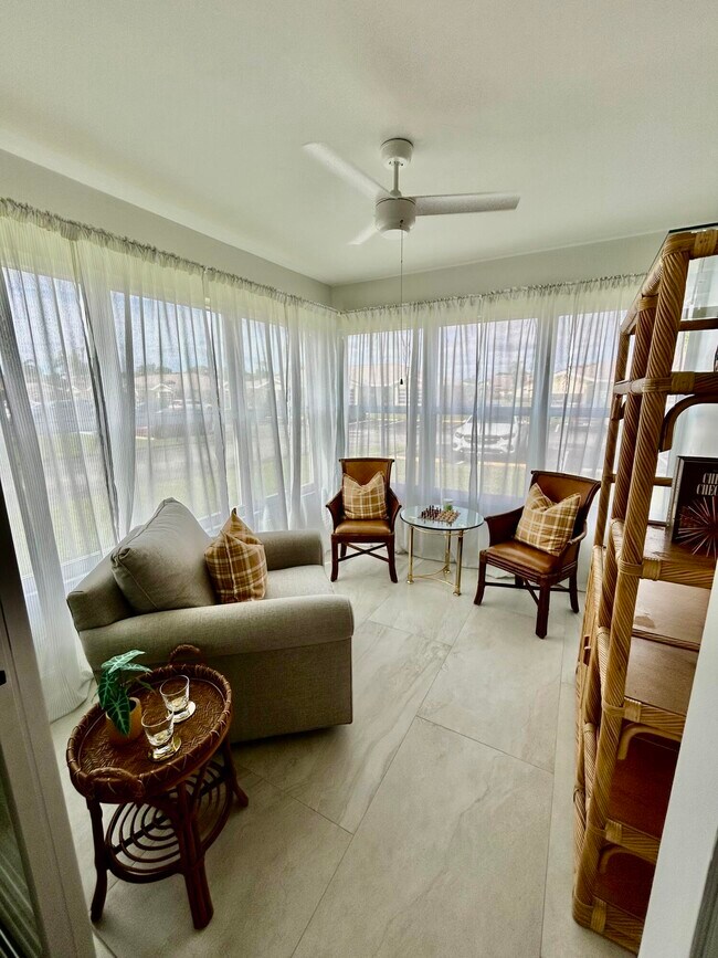 Foto del edificio - 5289 Lakefront Blvd