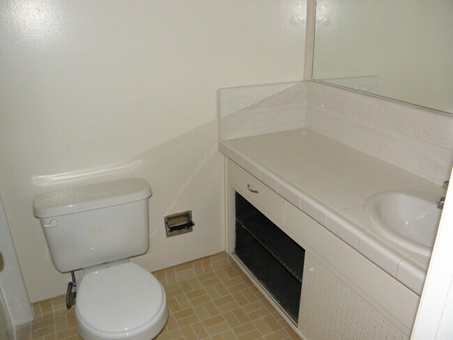Bathroom - 2001 Trousdale Dr