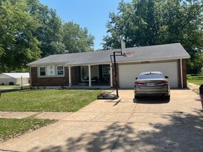 Building Photo - 1732 Del Rosa Way