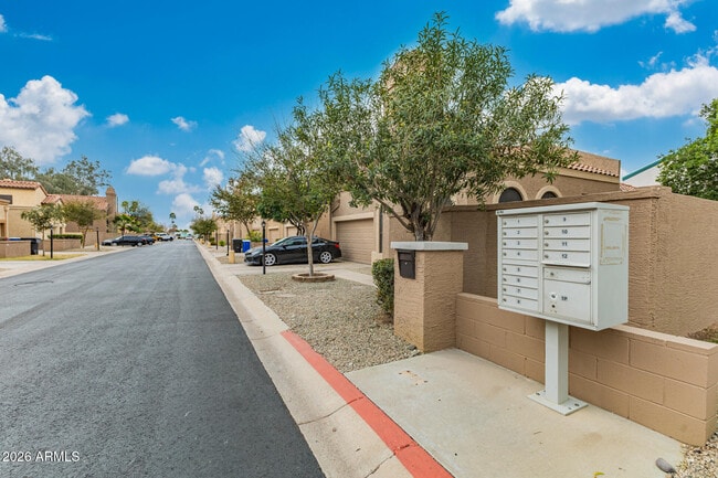 Foto del edificio - 2045 N Sunset Dr