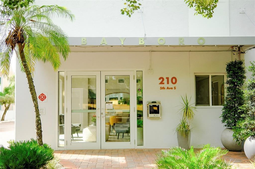 Foto principal - 210 5th Ave S