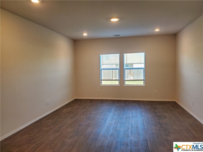 Building Photo - 845 Armadillo Dr
