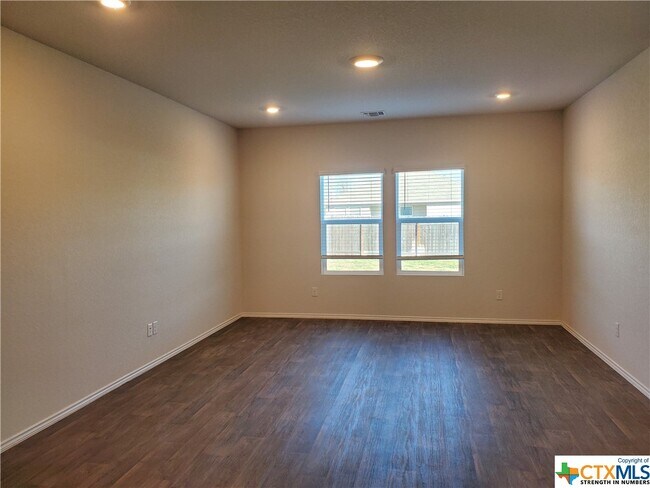 Foto del edificio - 845 Armadillo Dr