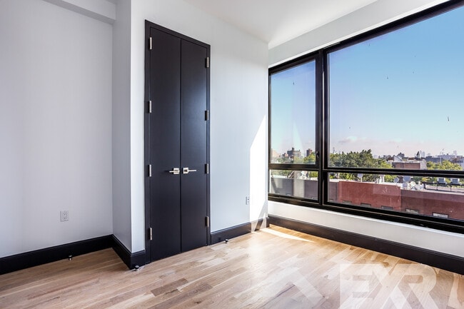 Foto del edificio - 523 Franklin Ave