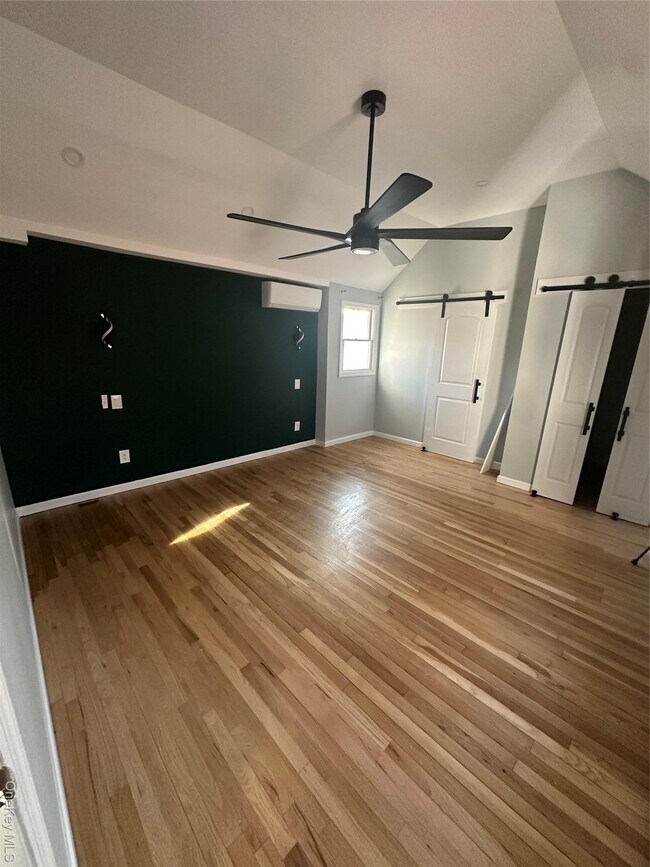 Foto del edificio - 290 Woodbury Rd