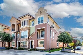 Building Photo - 602 Arbol