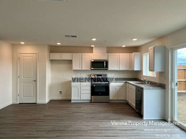 Building Photo - 2041 Shady Tree Cir
