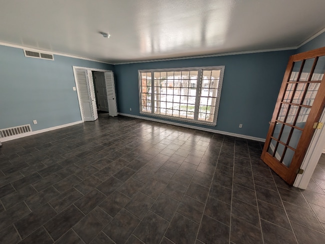 Building Photo - 3001 El Camino Dr