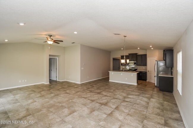 Foto del edificio - 15732 Pinyon Ln