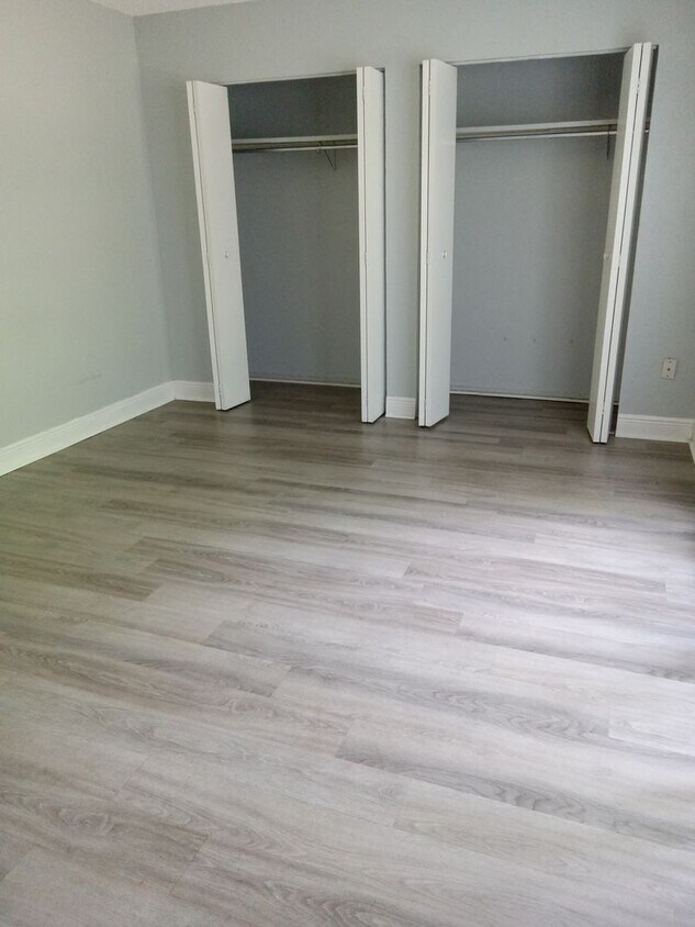 Building Photo - Spacious 1,226 SF Unit - 2 bd / 2 ba near ...