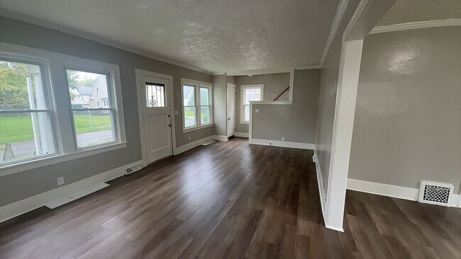 Foto del edificio - 2040 Wyndhurst Rd