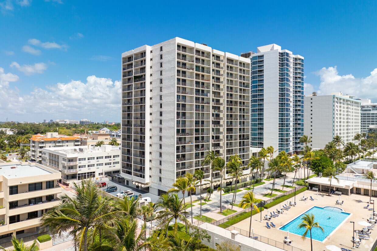 Primary Photo - Oceanfront Plaza