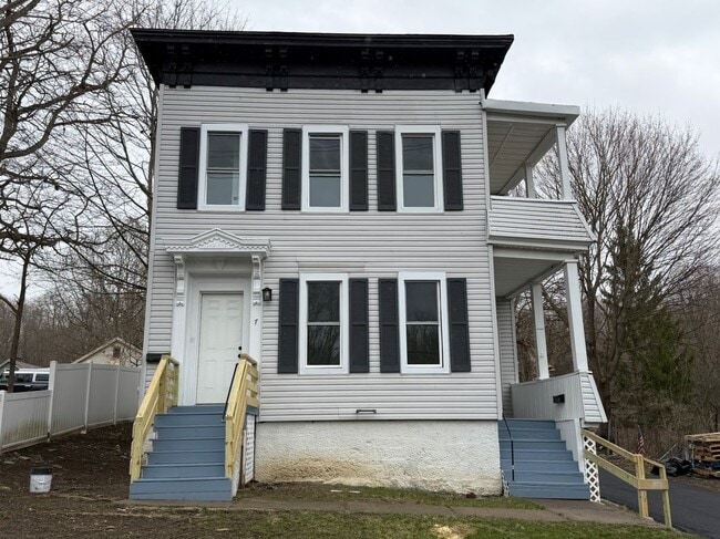 7 Hewitt St
