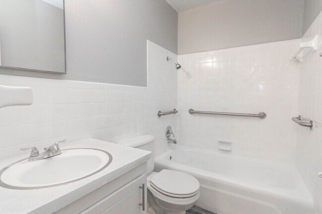 Foto del edificio - Move-In Special No Deposit HURRY ENDS SOON!!
