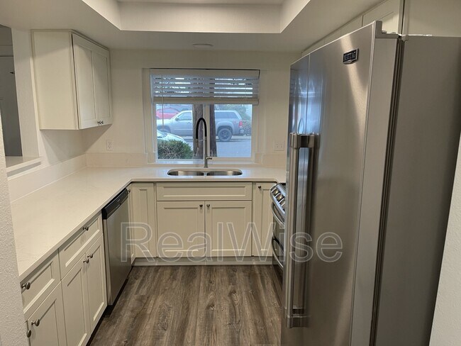 Foto del edificio - 4292 Meadowbrook Ct NE