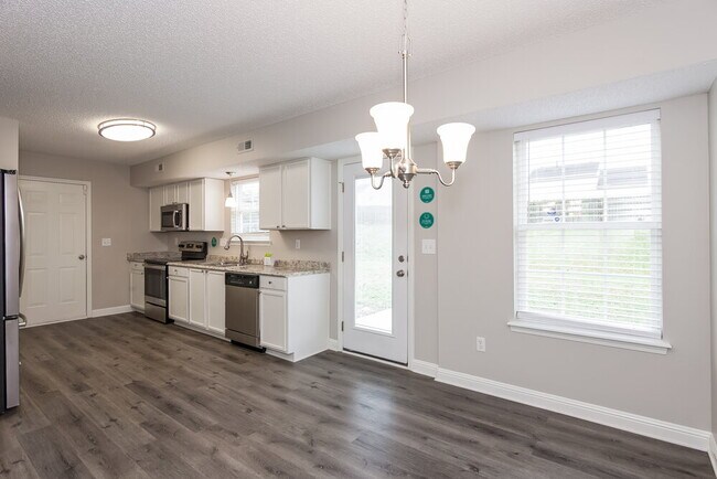 Building Photo - 916 Clover Gap Dr