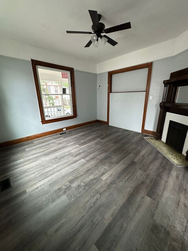 Building Photo - Beautiful Spacious 1 Bedroom Apt. Lower Un...